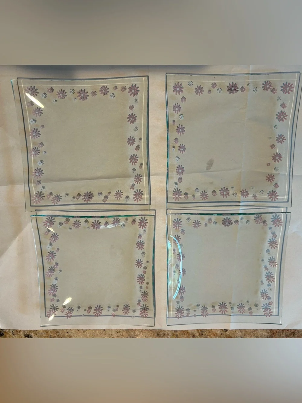 (4)Pampered Chef #2818 Pink & White Daisy Dessert Plates 6”x6” Help Whip Cancer.